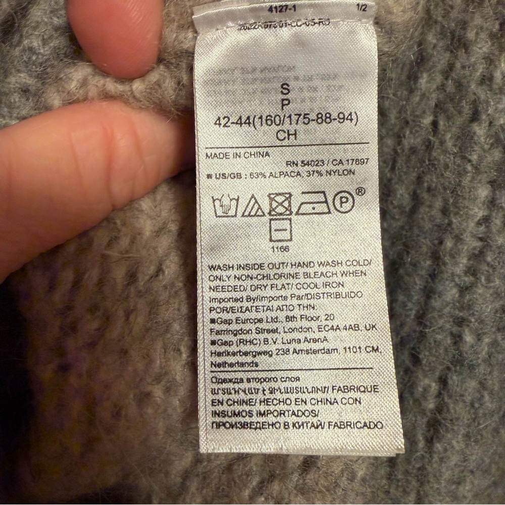 Banana Republic Gray and Cream Women's Sweater - Picture 5 of 6